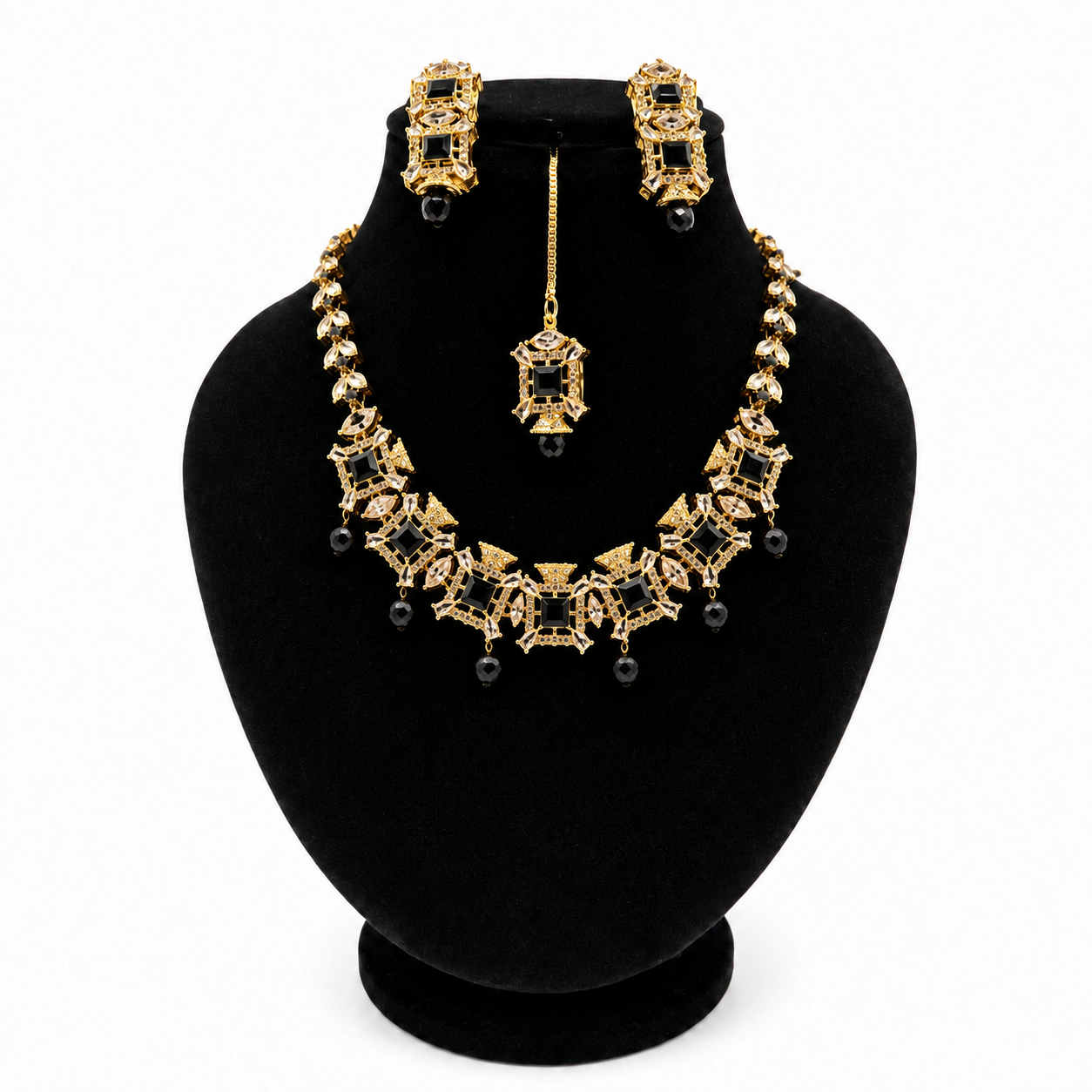 Black Stone Gold Jewelry Set – Necklace, Earrings & Maang Tikka