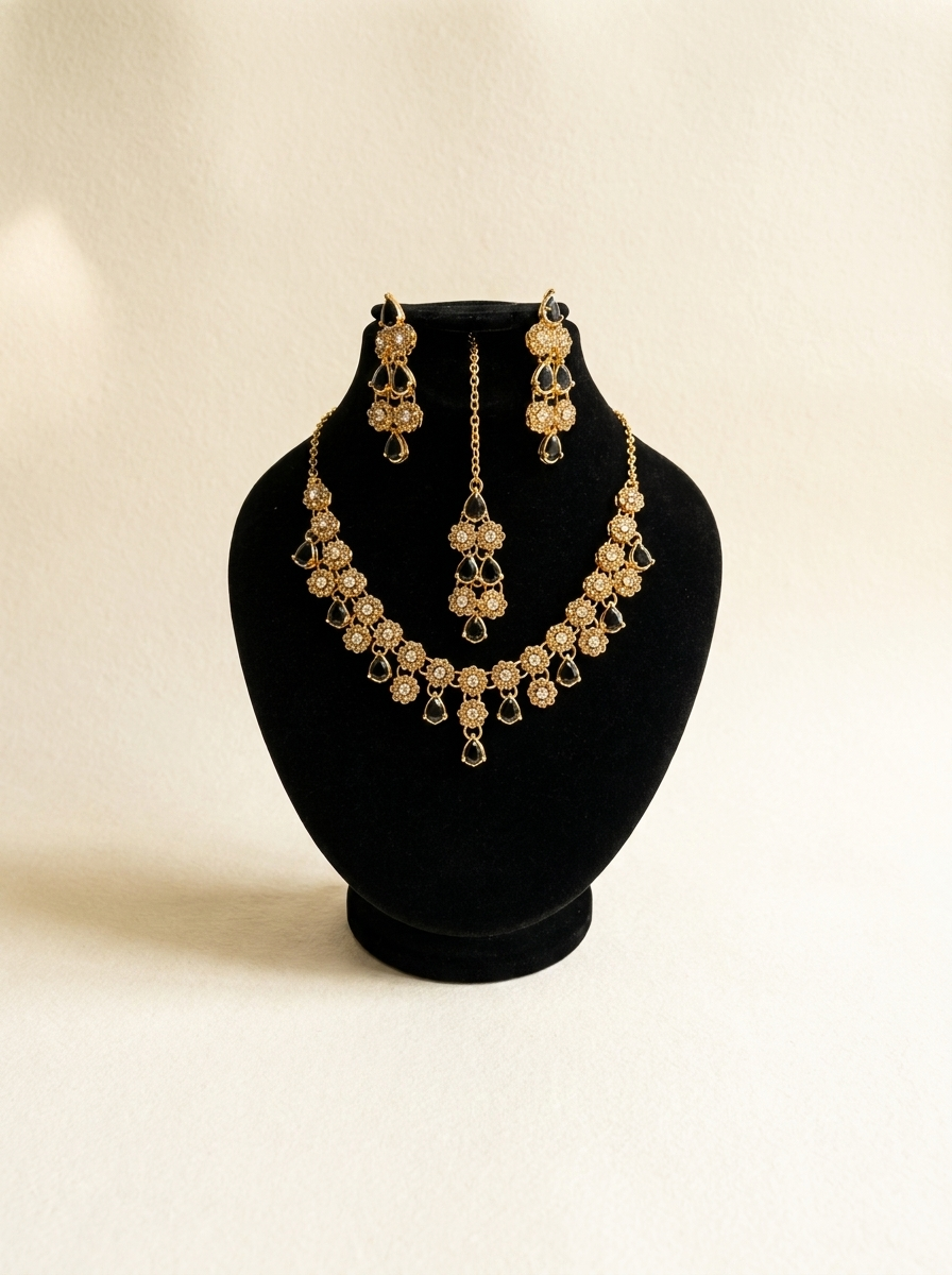 Regal Black Teardrop Floral Jewellery Set – Necklace, Earrings & Maang Tikka – Festive Wear